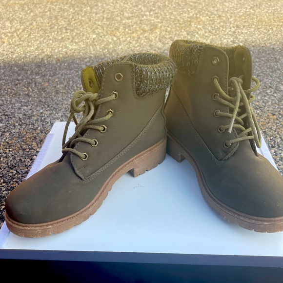 Olive Green combat boots ! - Picture 2 of 3